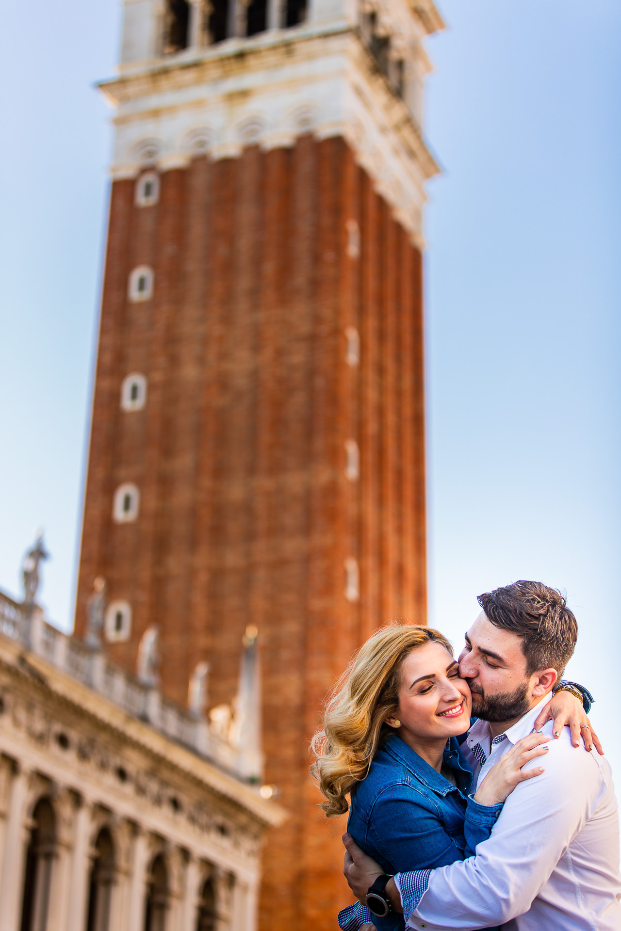 Couple photo session in Venice, Italy with Raluca + Costin by Destination Wedding Photographer Mihai Zaharia02