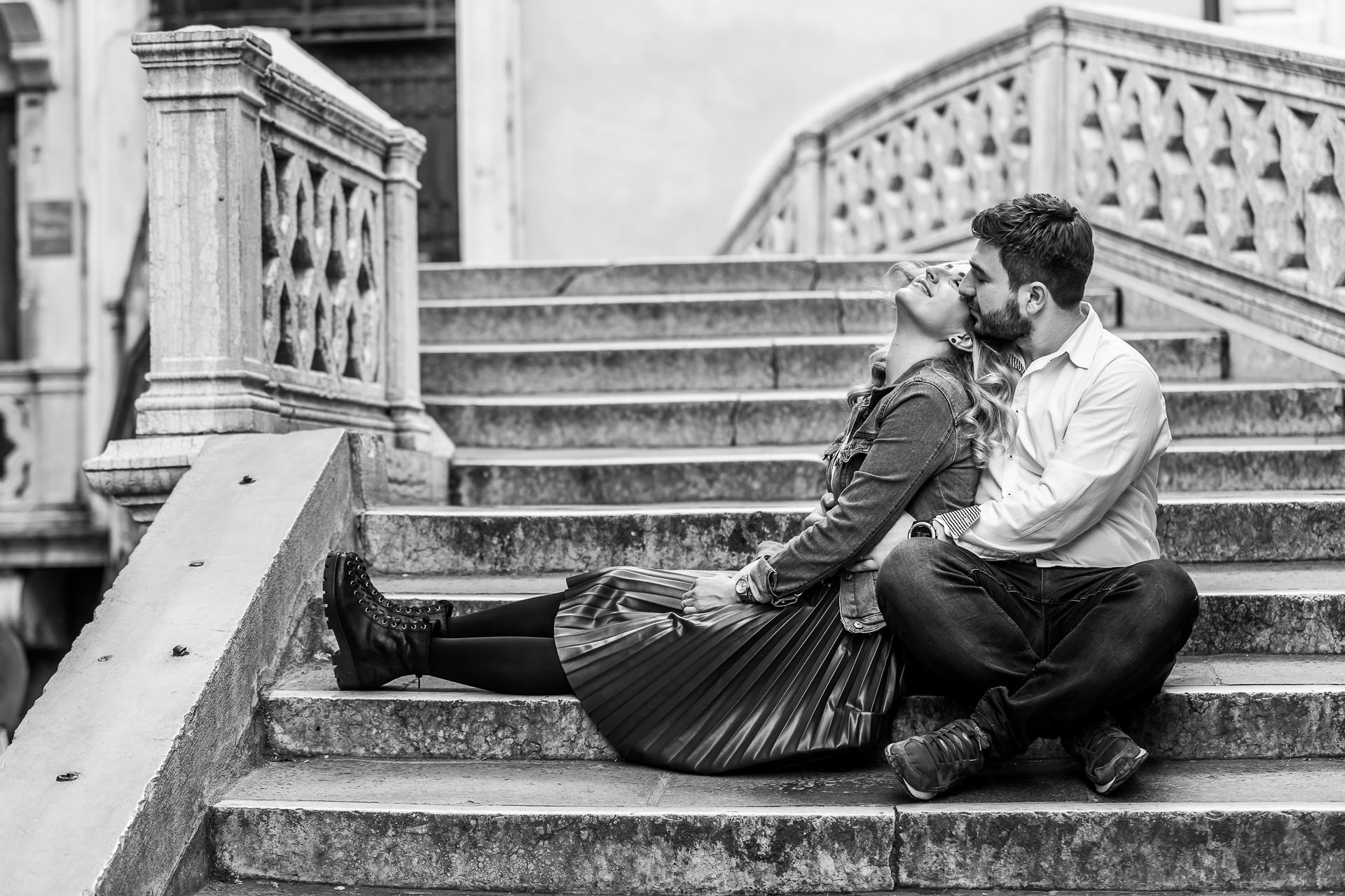 Couple photo session in Venice, Italy with Raluca + Costin by Destination Wedding Photographer Mihai Zaharia09